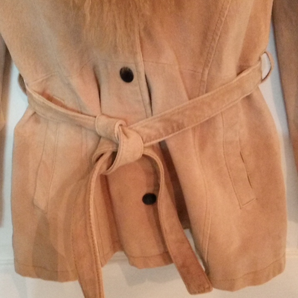 🎁 FREE GIFT INCLUDED 🎁 NWOT Llama Fur Collar Suede Fall/Spring Jacket w/ Belt. - Picture 14 of 15